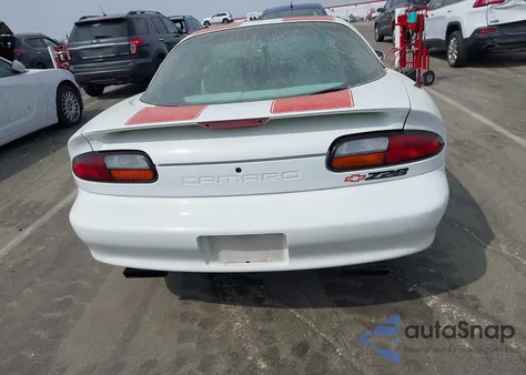 1997 Chevrolet Camaro Z28 из США, поврежденный, VIN 2G1FP22P2V2111000